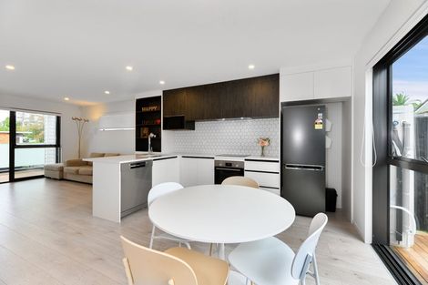 Photo of property in 4/35 Hogans Road, Glenfield, Auckland, 0629