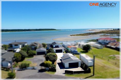 Photo of property in 9 Rosvall Place, Foxton Beach, Foxton, 4815