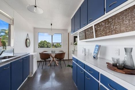 Photo of property in 4a Lavery Place, Sunnynook, Auckland, 0632