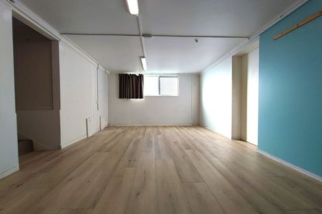 Photo of property in 2/38 Akoranga Drive, Northcote, Auckland, 0627