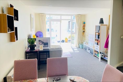 Photo of property in Victoria Villas, 41/35 Pirie Street, Mount Victoria, Wellington, 6011