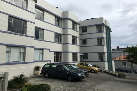 Photo of property in Owd Trafford Flats, 17 Brougham Street, Mount Victoria, Wellington, 6011