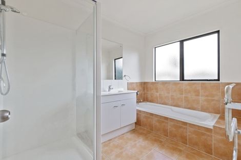 Photo of property in 27 Mt Lebanon Crescent, The Gardens, Auckland, 2105