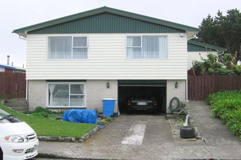 Photo of property in 8 Cheyne Walk, Newlands, Wellington, 6037