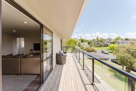 Photo of property in 7 John Dee Crescent, Red Beach, 0932