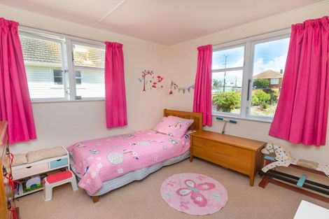 Photo of property in 165 Castor Crescent, Cannons Creek, Porirua, 5024