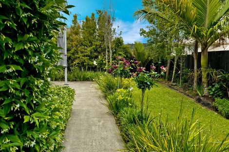 Photo of property in 27 Newbury Place, Schnapper Rock, Auckland, 0632