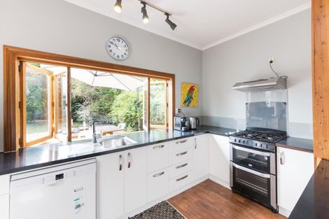 Photo of property in 15 Kingswood Street, Takaro, Palmerston North, 4412
