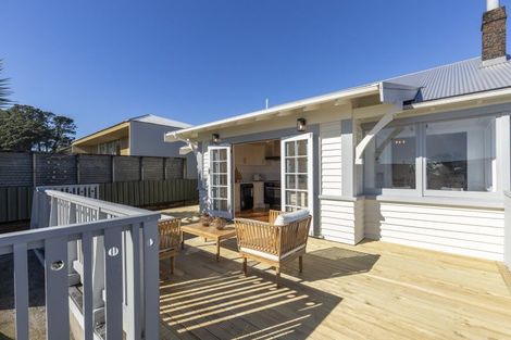 Photo of property in 16 Bulteel Street, New Plymouth, 4310