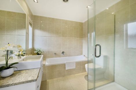 Photo of property in 10 Ronaki Road, Mission Bay, Auckland, 1071