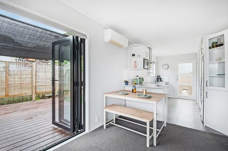 Photo of property in 2/17 Kemp Road, Massey, Auckland, 0614