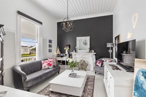 Photo of property in 32 Belt Road, Moturoa, New Plymouth, 4310