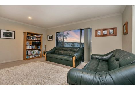 Photo of property in 8 Archer Rayner Place, Greenhithe, Auckland, 0632