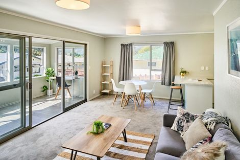 Photo of property in 2/22 Shackleton Grove, Stokes Valley, Lower Hutt, 5019