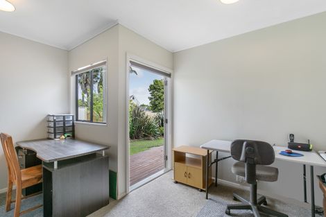 Photo of property in 1/47 Knights Road, Rothesay Bay, Auckland, 0630