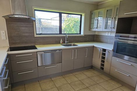 Photo of property in 1 Pinedale Place, Henderson, Auckland, 0610