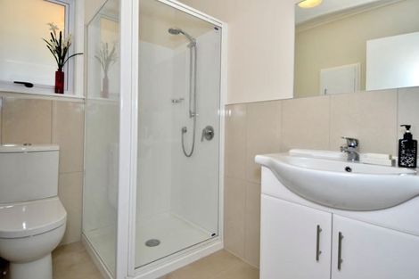 Photo of property in 2/15 East Coast Road, Milford, Auckland, 0620