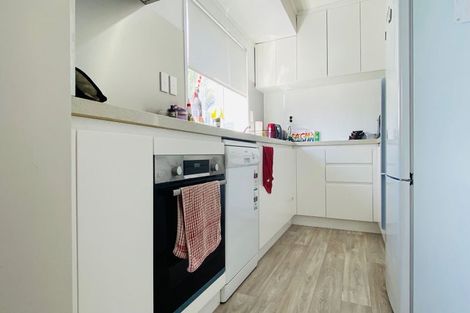 Photo of property in 2/18 Elliott Avenue, Bayview, Auckland, 0629