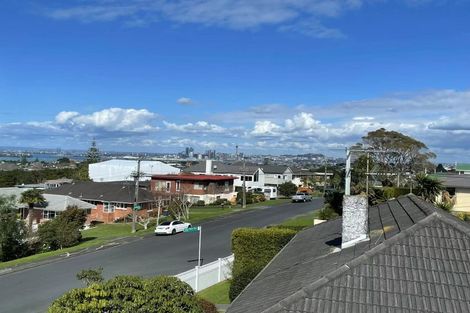 Photo of property in 1b Tui Glen Road, Birkenhead, Auckland, 0626