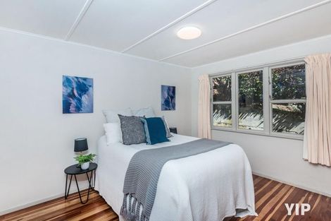 Photo of property in 11 Link Road, Newlands, Wellington, 6037
