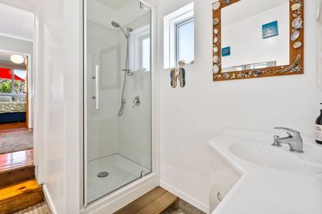 Photo of property in 10 Hall Road, Pataua North, Whangarei, 0175