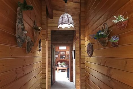 Photo of property in 15 Webster Place, Picton, 7220