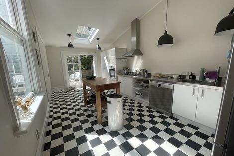 Photo of property in 15 Elizabeth Street, Mount Victoria, Wellington, 6011