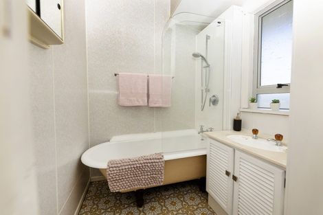 Photo of property in 75 Pendarves Street, New Plymouth, 4310