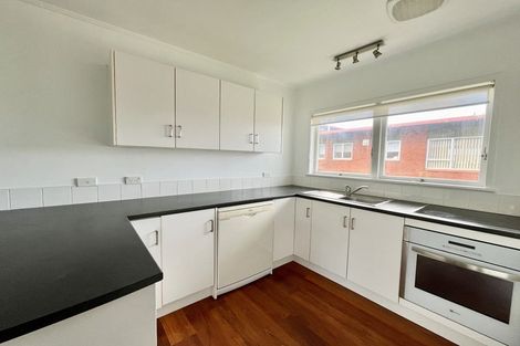 Photo of property in 3/242 Onewa Road, Birkenhead, Auckland, 0626