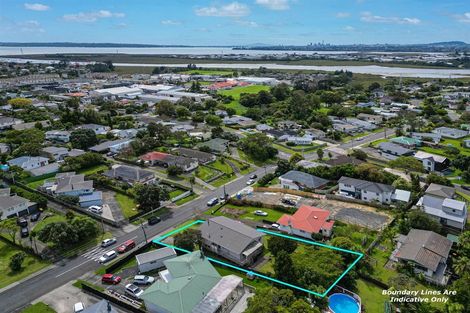 Photo of property in 17 Divich Avenue, Te Atatu South, Auckland, 0610