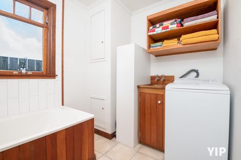 Photo of property in 20a Chapman Street, Newlands, Wellington, 6037