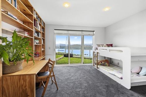 Photo of property in 16 Signallers Grove, Breaker Bay, Wellington, 6022