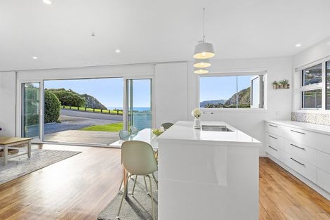 Photo of property in 3 Terrace Road, Titahi Bay, Porirua, 5022