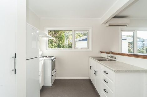 Photo of property in 2/5 Wye Street, Island Bay, Wellington, 6023