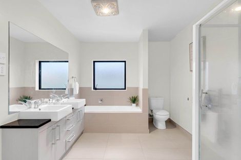 Photo of property in 12 Vantage Place, Flagstaff, Hamilton, 3210