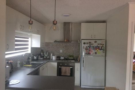 Photo of property in 2/43 Dale Crescent, Pakuranga, Auckland, 2010