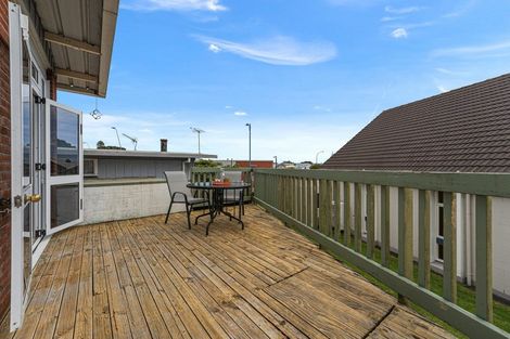 Photo of property in 3 Paynters Avenue, Strandon, New Plymouth, 4312