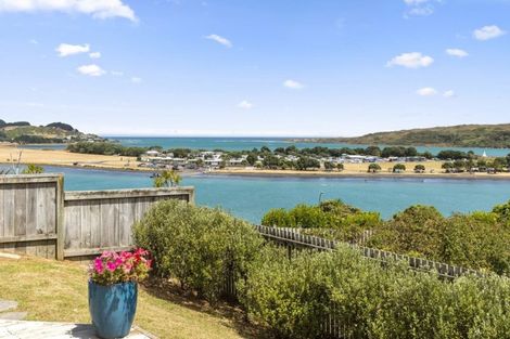 Photo of property in 9 Helen Place, Raglan, 3225