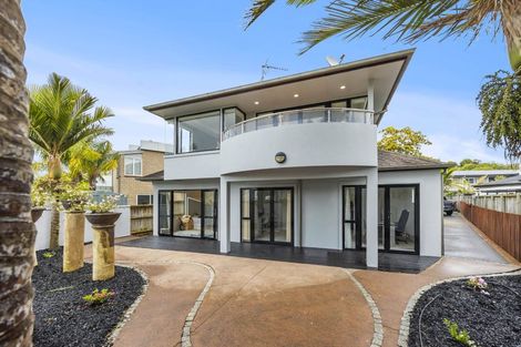 Photo of property in 2/4 Rogers Avenue, Eastern Beach, Auckland, 2012