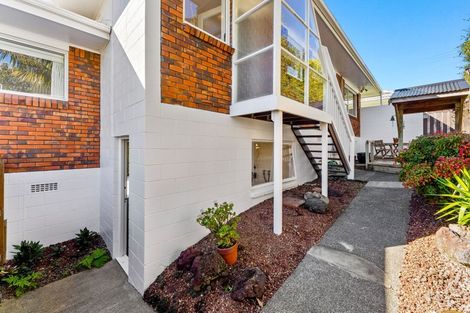 Photo of property in 2/63 Ocean View Road, Hillcrest, Auckland, 0627