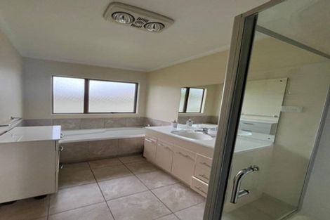 Photo of property in 5 Steeple Rise, Pakuranga, Auckland, 2010