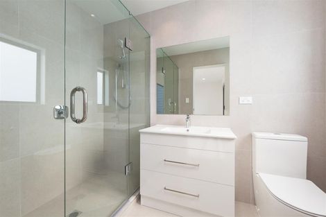 Photo of property in 8 Paparahi Place, Wainui, 0992