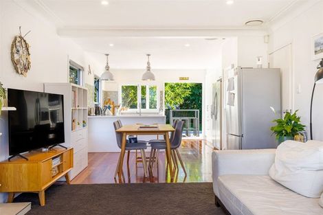 Photo of property in 21 Covil Avenue, Te Atatu South, Auckland, 0610