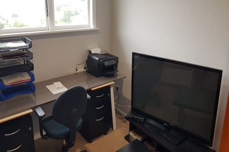 Photo of property in 20-22 Sievers Grove, Cannons Creek, Porirua, 5024