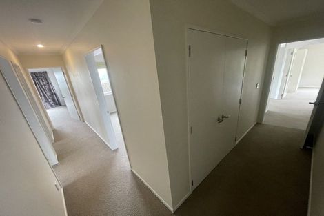 Photo of property in 24 Havana Rise, Grenada Village, Wellington, 6037