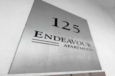 Photo of property in Endeavour Apartments, 19/125 Thorndon Quay, Pipitea, Wellington, 6011