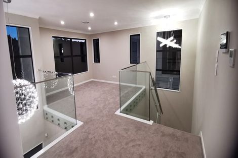 Photo of property in 30 Godfrey Drive, Orewa, 0931