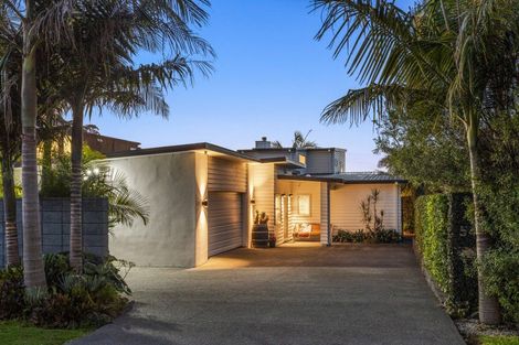 Photo of property in 54 Pohutukawa Avenue, Red Beach, 0932