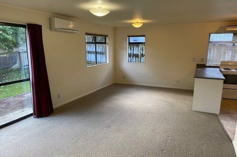 Photo of property in 4/4a Marine Parade, Mount Maunganui, 3116
