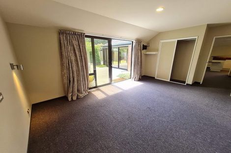 Photo of property in 4 Regalwood Close, Parklands, Christchurch, 8083